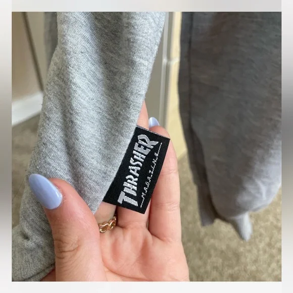 THRASHER SWEATSHIRT✨ - Picture 2 of 2